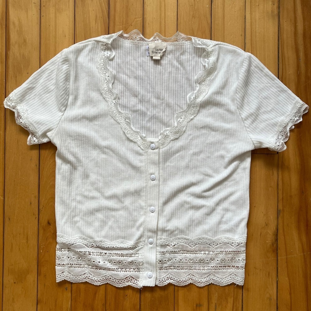 Dainty Caution to the Wind White Lace Trim Ribbed Button Up Short Sleeve Top M